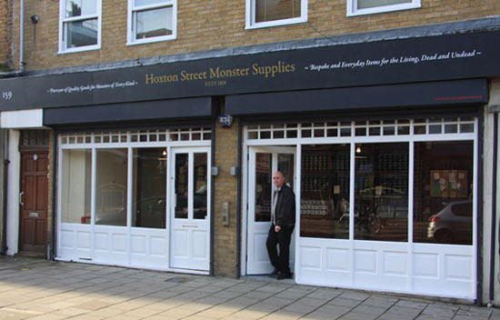 Магазин «Монстроснаб» в Лондоне продаёт товары для монстров