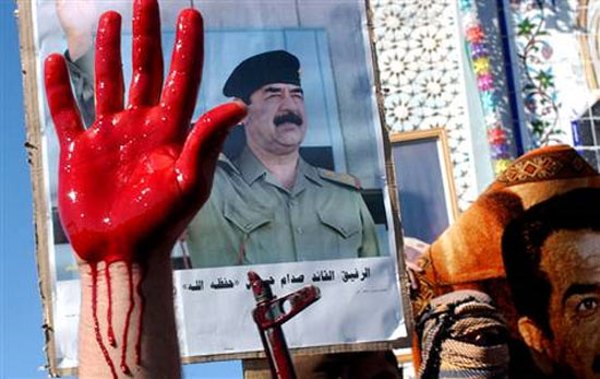 У Саддама Хусейна был Коран, написанный его кровью. На его создание ушло 27 литров