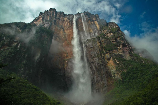 Самый высокий в мире водопад течёт с «Горы дьявола»