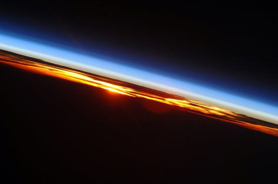 Астронавты с МКС видят 15 закатов и рассветов в сутки