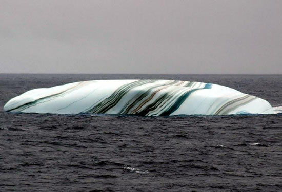 Айсберги бывают полосатыми