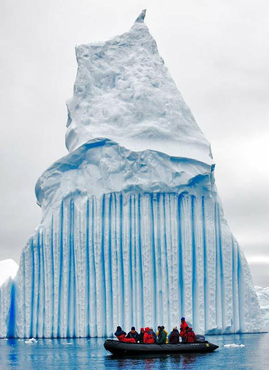 Айсберги бывают полосатыми