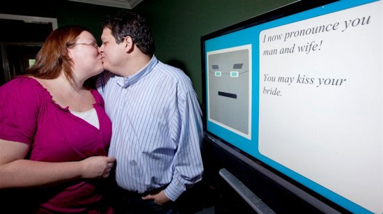 Компьютер по имени «Преподобный Бит» поженил пару, познакомившуюся в соцсети