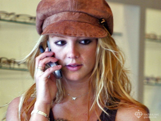 Бритни Спирс запрещено иметь мобильный телефон