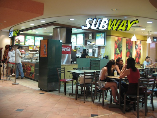 Самая крупная сеть ресторанов в мире — это не McDonald’s, а Subway