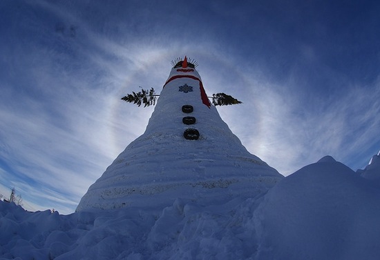 «Olympia SnowWoman» — самый большой снеговик в мире