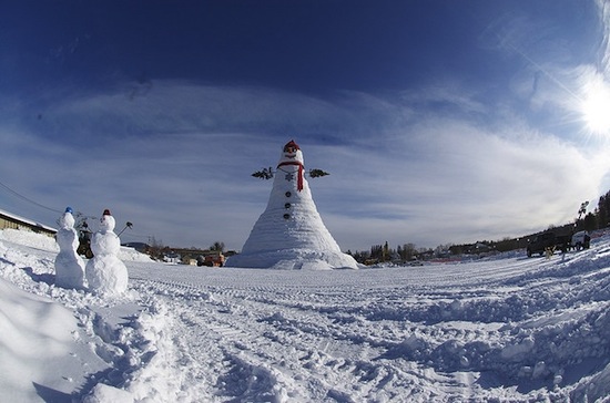 «Olympia SnowWoman» — самый большой снеговик в мире