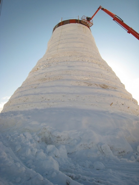 «Olympia SnowWoman» — самый большой снеговик в мире