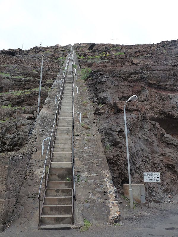 Самая длинная прямая лестница в мире находится на острове Святой Елены