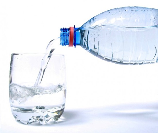 Нужно пить 8 стаканов воды в день