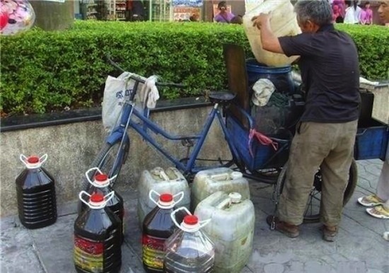 В Китае производят помойное масло