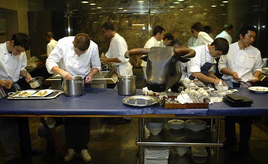 В элитном ресторане «El Bulli» конкурс посетителей составляет 250 человек на место