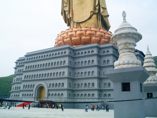 Будда Весеннего Храма — это самая высокая статуя в мире
