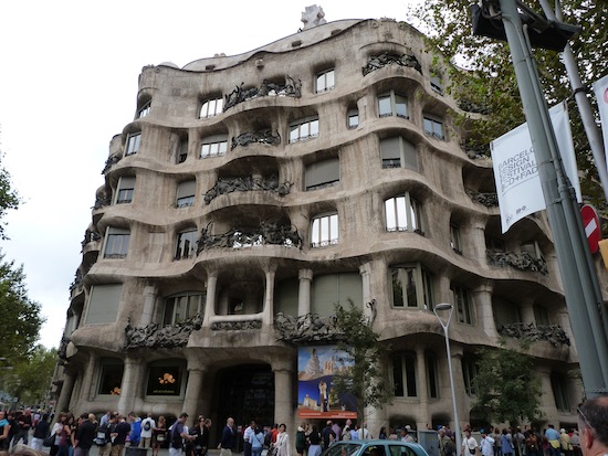 Барселона глазами Фактрума: 10 фактов о Доме Мила (А. Гауди)