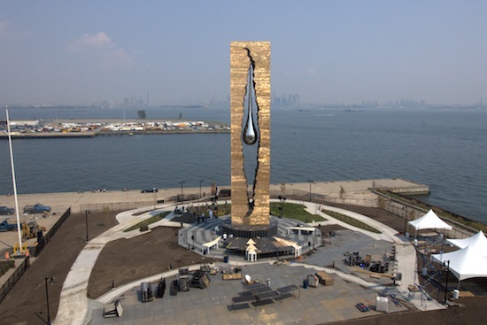 В Нью-Джерси (США) есть памятник работы Зураба Церетели