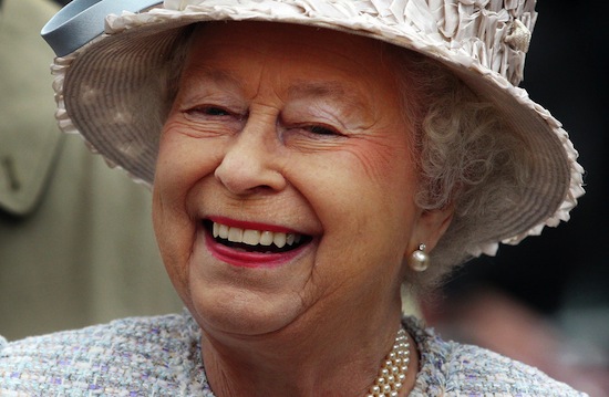У королевы Великобритании нет паспорта