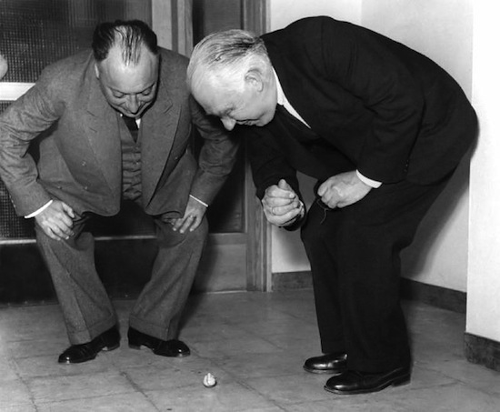 Нильс Бор и Вольфганг Паули, 1954 год