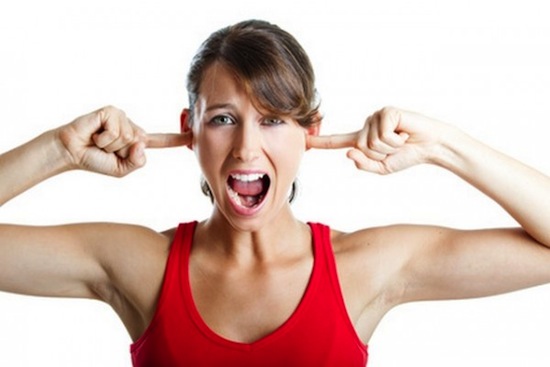 В стрессовом состоянии женщины становятся гиперчувствительными к шуму