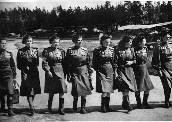«Ночные ведьмы» — это бомбардировочный авиационный полк советских войск, состоявший только из женщин