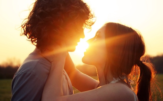 Солнечный свет способствует романтическим знакомствам