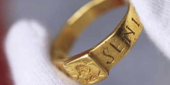 Прототипом «Кольца Всевластия» Толкина послужило древнеримское кольцо с проклятием