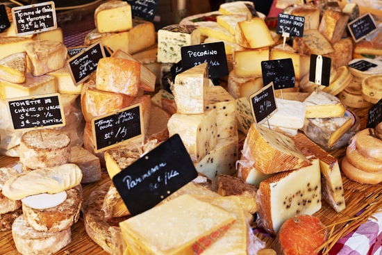 Чаще всего в продуктовых магазинах воруют сыр