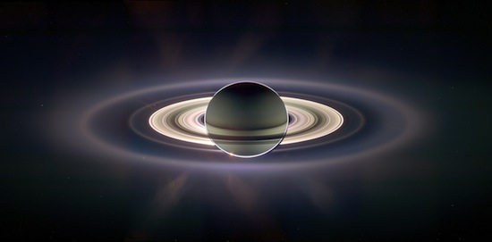 Посмотрите, как выглядела бы Земля, будь у неё такие же кольца, как у Сатурна