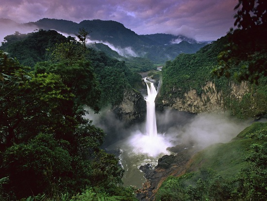 В Эквадоре природа является юридическим лицом. Например, вы можете подать на неё в суд