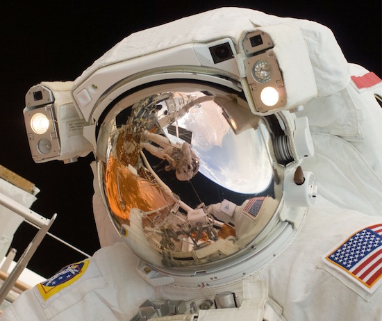 10 главных опасностей, которые подстерегают человека в открытом космосе