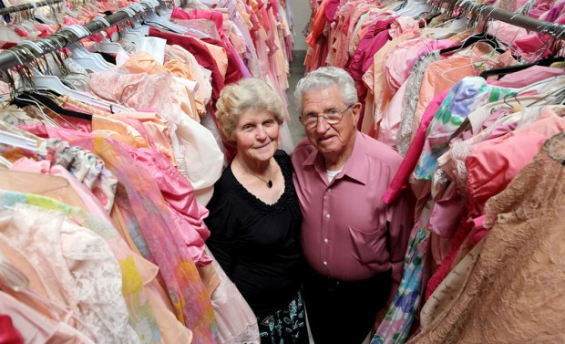 Любящий муж купил своей жене 55 тысяч платьев за 56 лет их брака
