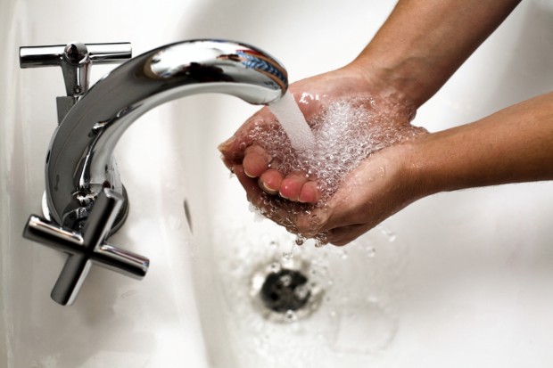 Мытьё рук настраивает на оптимизм