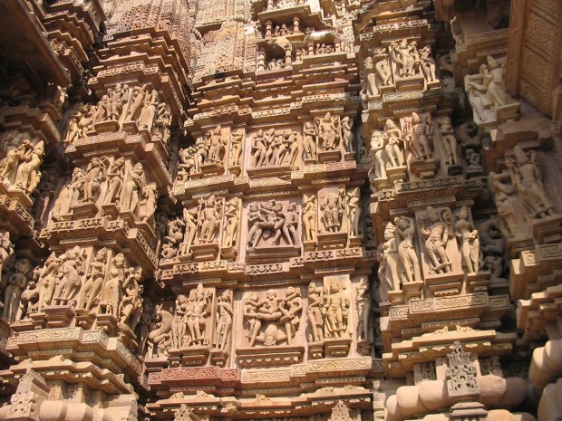 В Индии есть храмы с сексуальными скульптурами