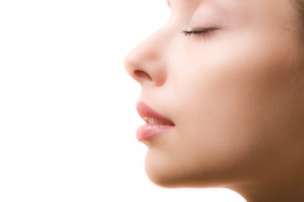 По словам учёных, наш нос способен различать триллион запахов