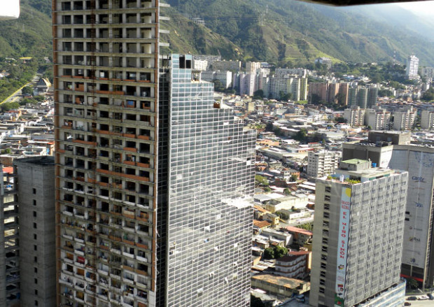 Небоскрёб «Башня Давида» в Венесуэле — удивительная вертикальная трущоба