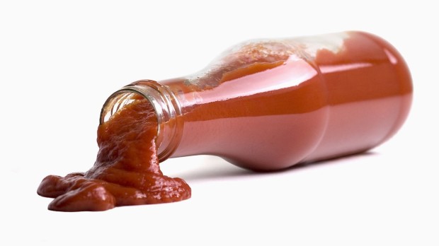 Науке до конца неизвестно, почему так сложно вытряхнуть весь кетчуп из бутылки
