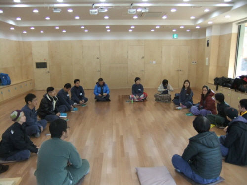 В Южной Корее люди садятся в тюрьму, чтобы хоть немного снять стресс