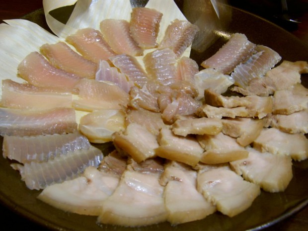 Самая популярная корейская ферментированная рыба пахнет как общественный туалет