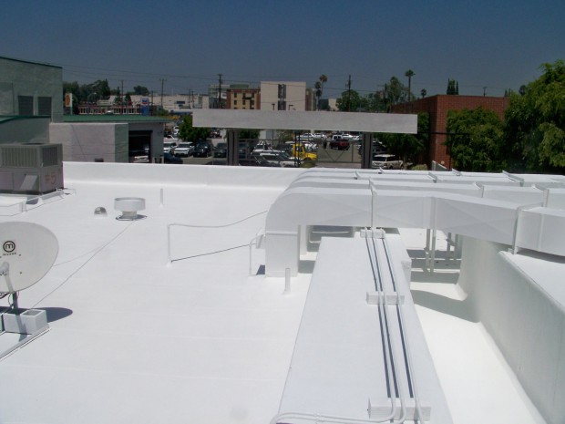 © www.commercialcoolroof.com