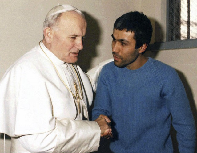Иоанн Павел II и Мехмет Али Агджа