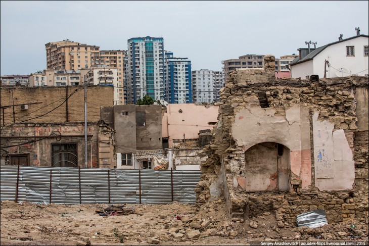 Как разрушают Баку, чтобы превратить его в кавказский Дубай: 40 фотографий