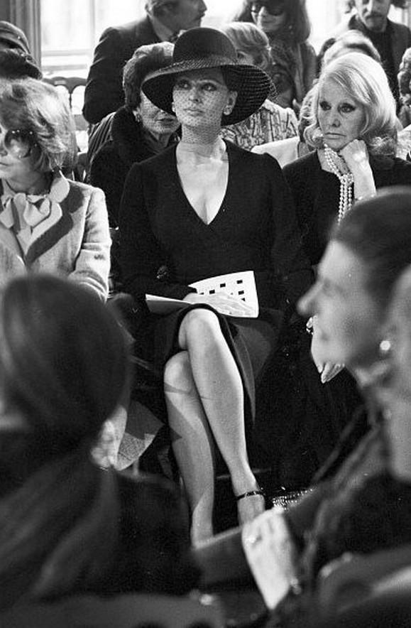 Софи Лорен с матерью на показе Dior, 1974