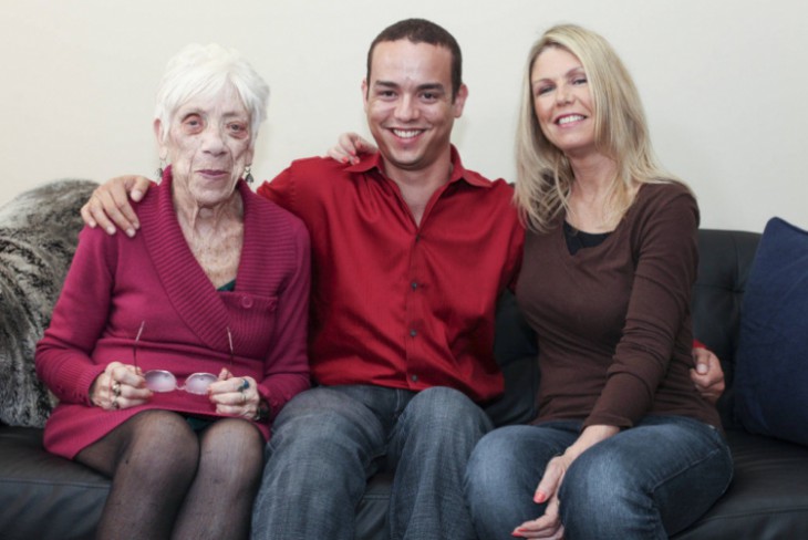 Слева направо: Марджори Маккул, Кайл Джонс и его мама