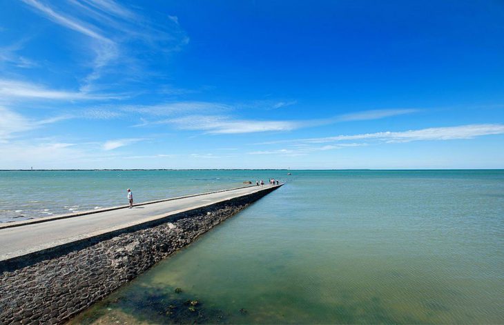 Эта поразительная дорога два раза в сутки погружается под воду!