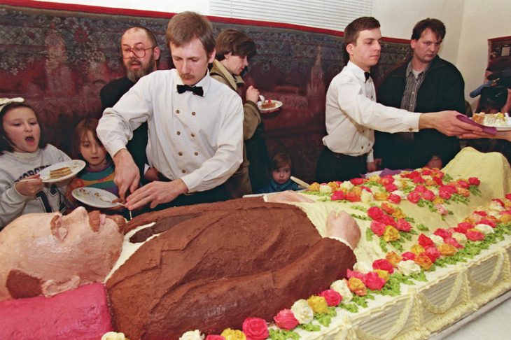Waiters cut and offer 30 March 1998 in a Moscow restaurant pieces of a life-size cake depicting Russian Bolshevik revolutionary leader Vladimir Ilyich Lenin whose embalmed body is shown in the Mausoleum bearing his name in Moscow's Red Square. The two-meter-long and 80-cm-wide cake, was created by two Moscow artists, Yuri Shabelnikov and Yuri Fasenko. It took them 24 hours of work, 50 kilos of bisquits and cream and 220 cream roses to create the figure. Lenin was eaten immediately after the presentation.