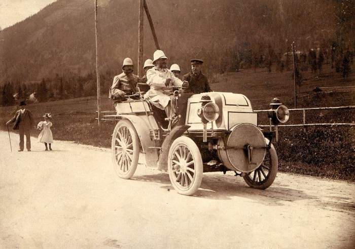 Эмиль Еллинек на гонках за рулем своего Даймлера «Феникс», 1899 г. 