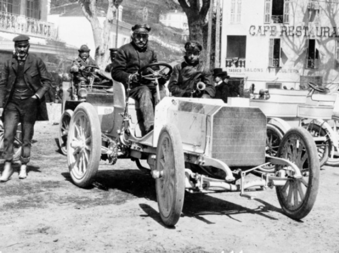 Эмиль Еллинек презентует «Мерседес» 35 HP на гонках в Ницце, 1901 