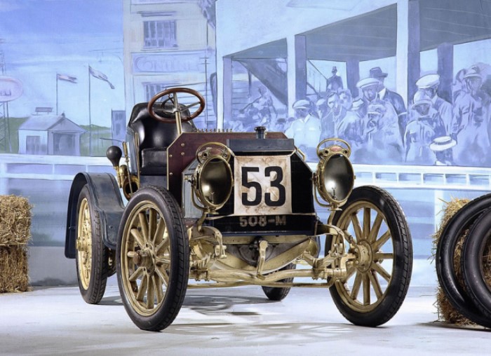 Самый старый из сохранившихся автомобилей Mercedes Simplex 1902 года