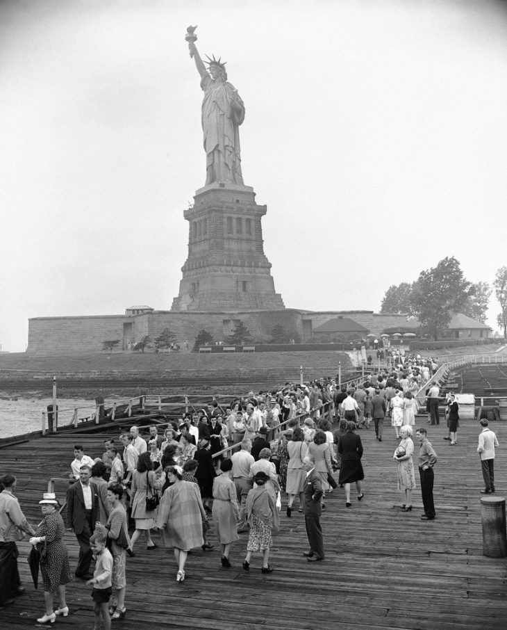 U.S. New York Statues Statue of Liberty Visitors