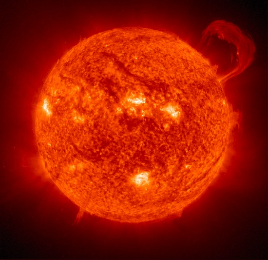 Свету требуются сотни тысяч лет, чтобы выйти из Солнца