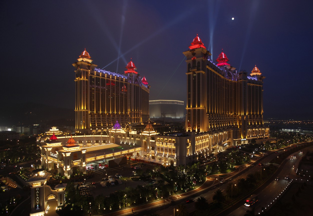 Самый большой в мире центр азартных игр — административный район Макао в Китае (а не Лас-Вегас)